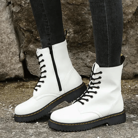 Comfortable boots with laces and a zipper