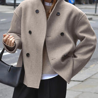Trendy, loose-fitting jacket with button closure for women