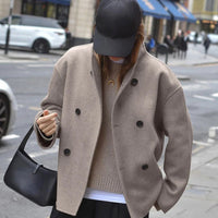 Trendy, loose-fitting jacket with button closure for women