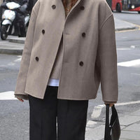 Trendy, loose-fitting jacket with button closure for women