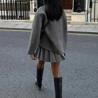 Trendy, loose-fitting jacket with button closure for women