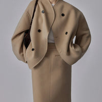 Trendy, loose-fitting jacket with button closure for women